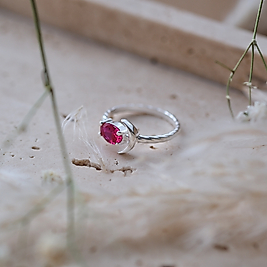 Doğal ruby taşlı özel tasarım yüzük