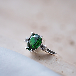 doğal zümrüt taşlı özel tasarım yüzük