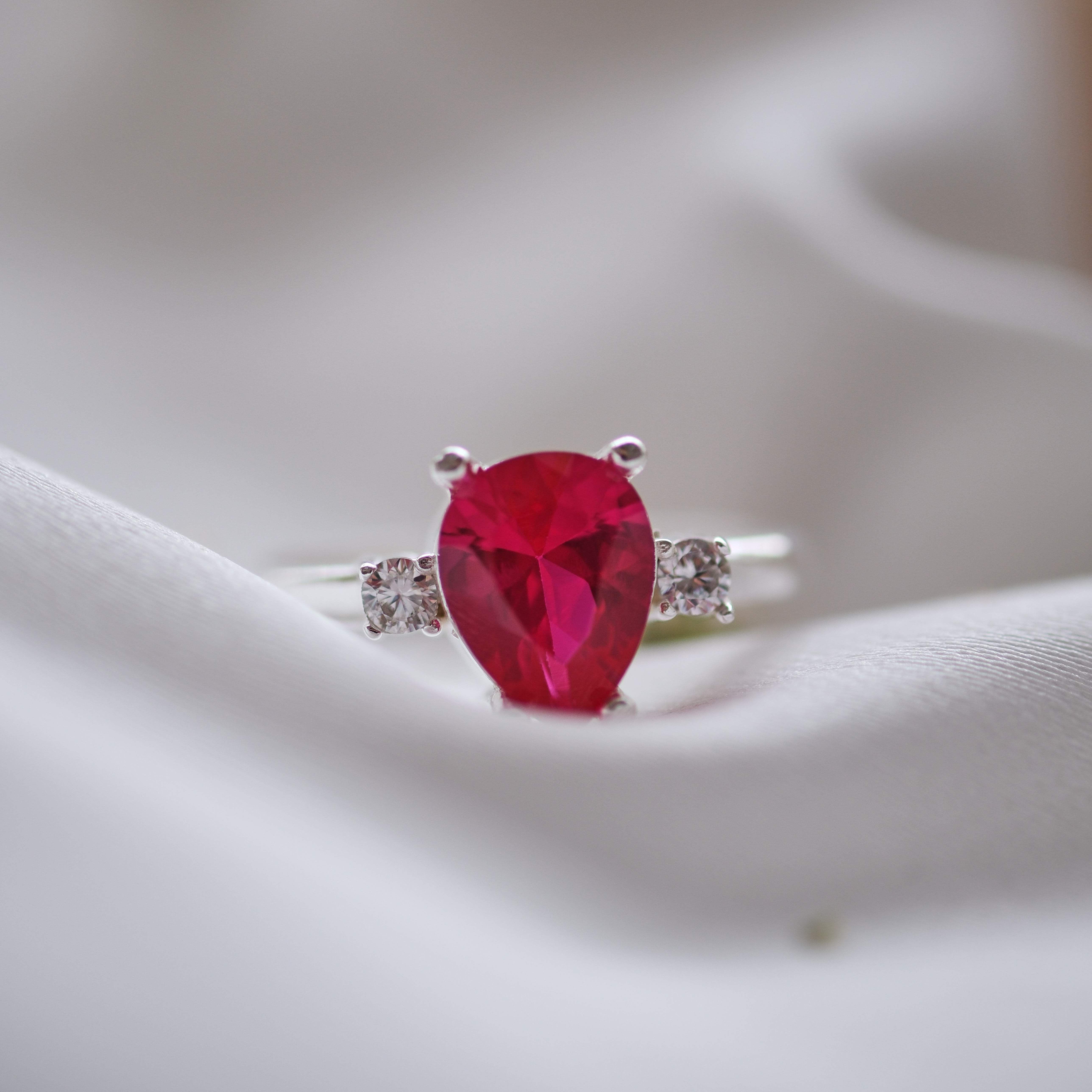 Doğal ruby taşlı özel tasarım yüzük