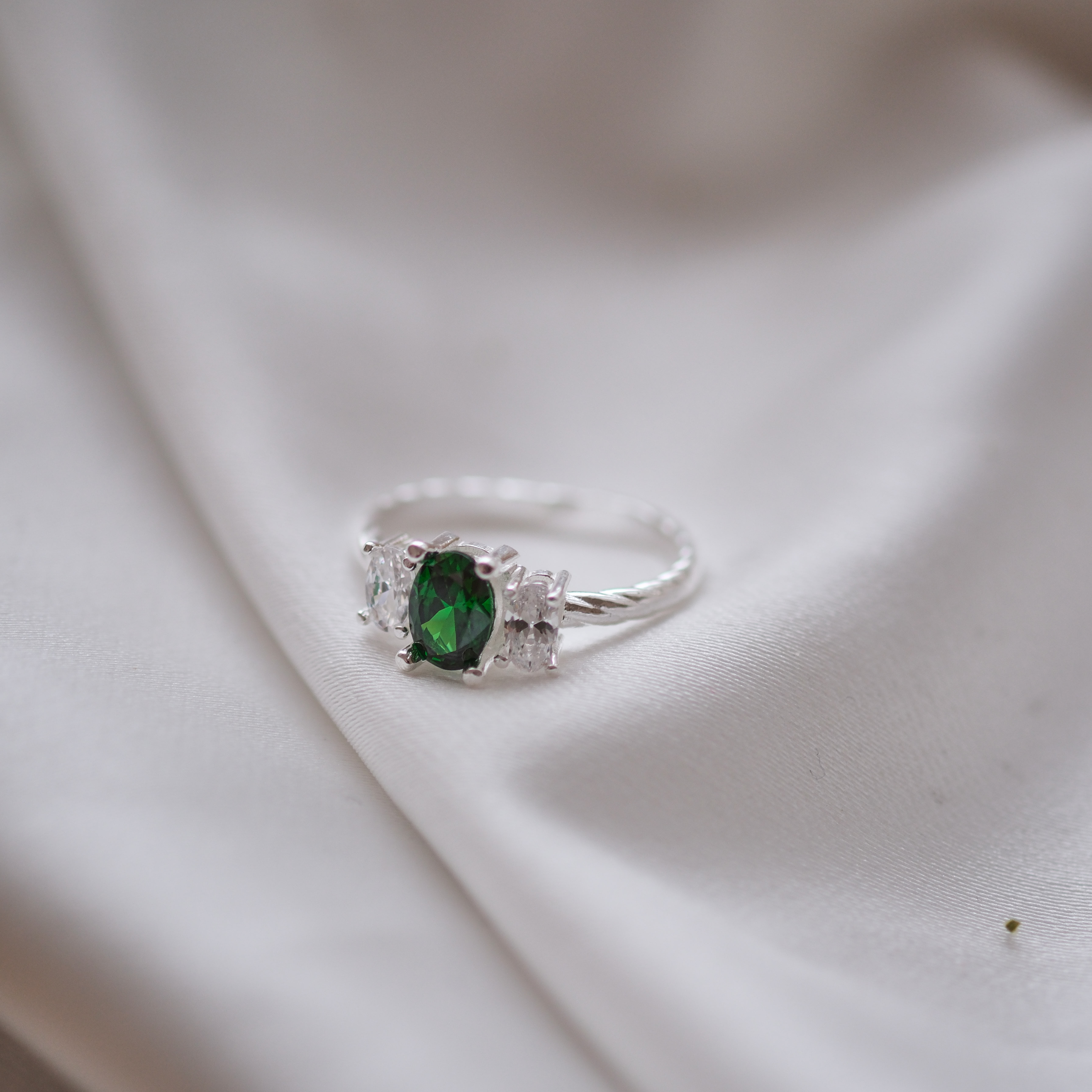 doğal zümrüt taşlı özel tasarım yüzük