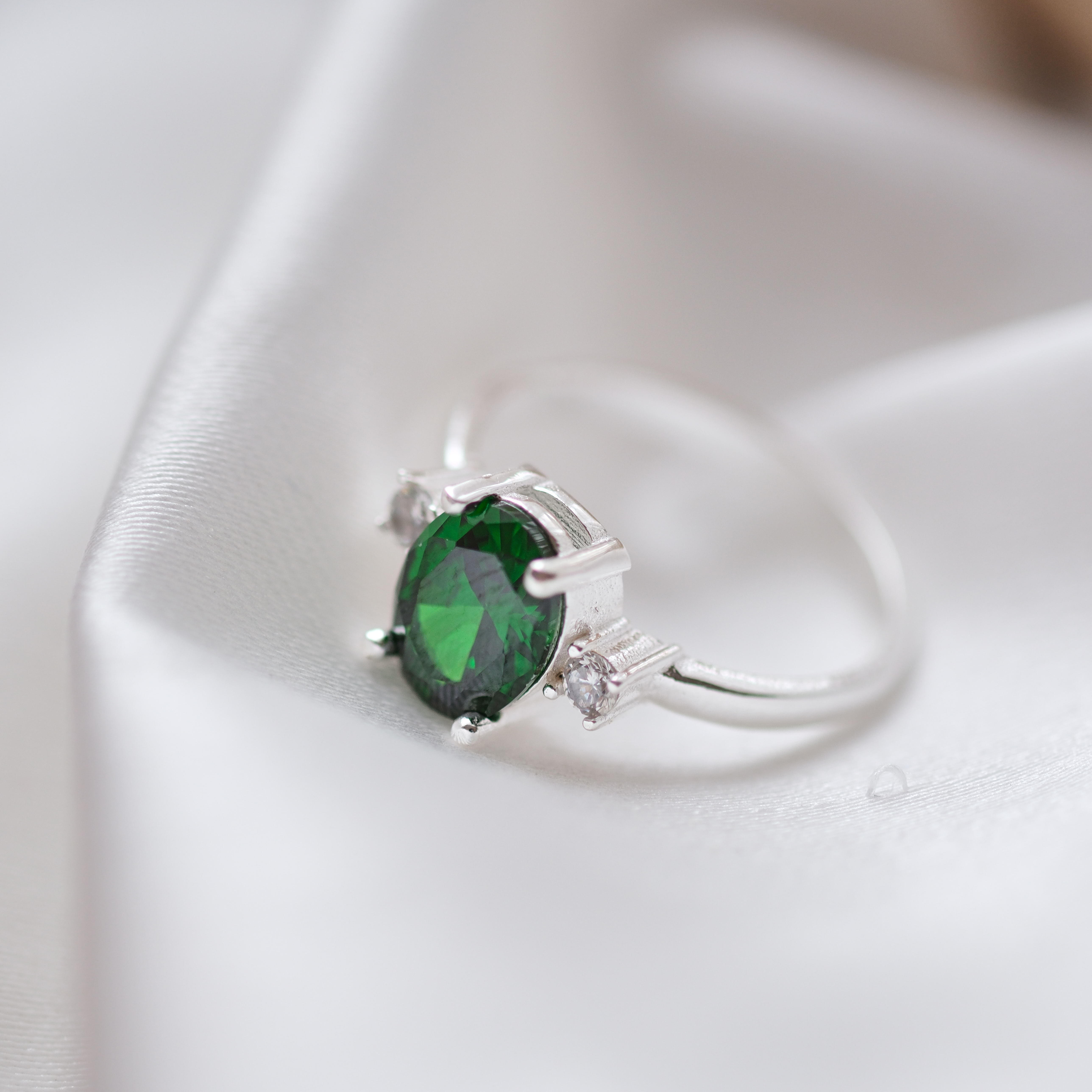 doğal zümrüt taşlı özel tasarım yüzük