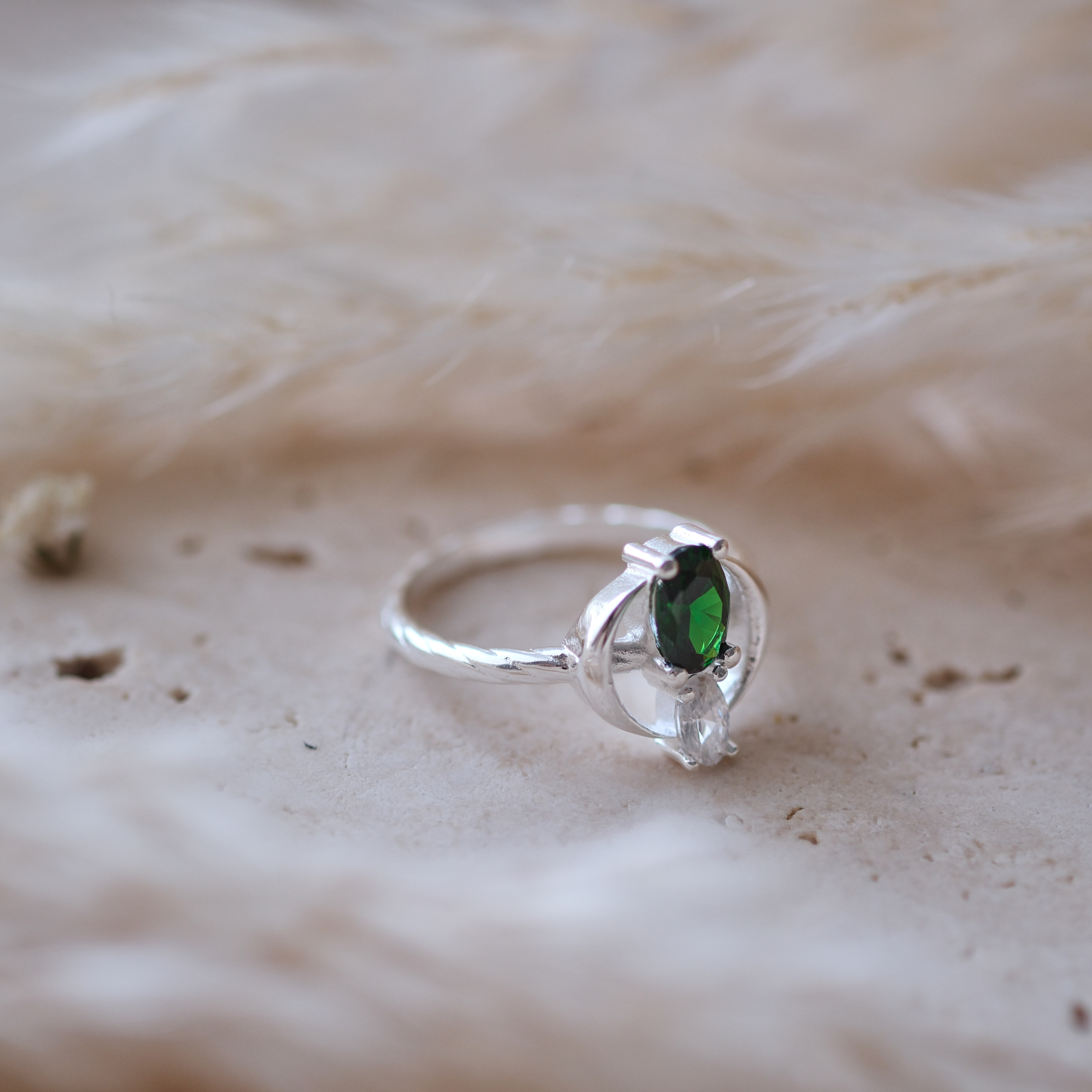 doğal zümrüt taşlı özel tasarım yüzük