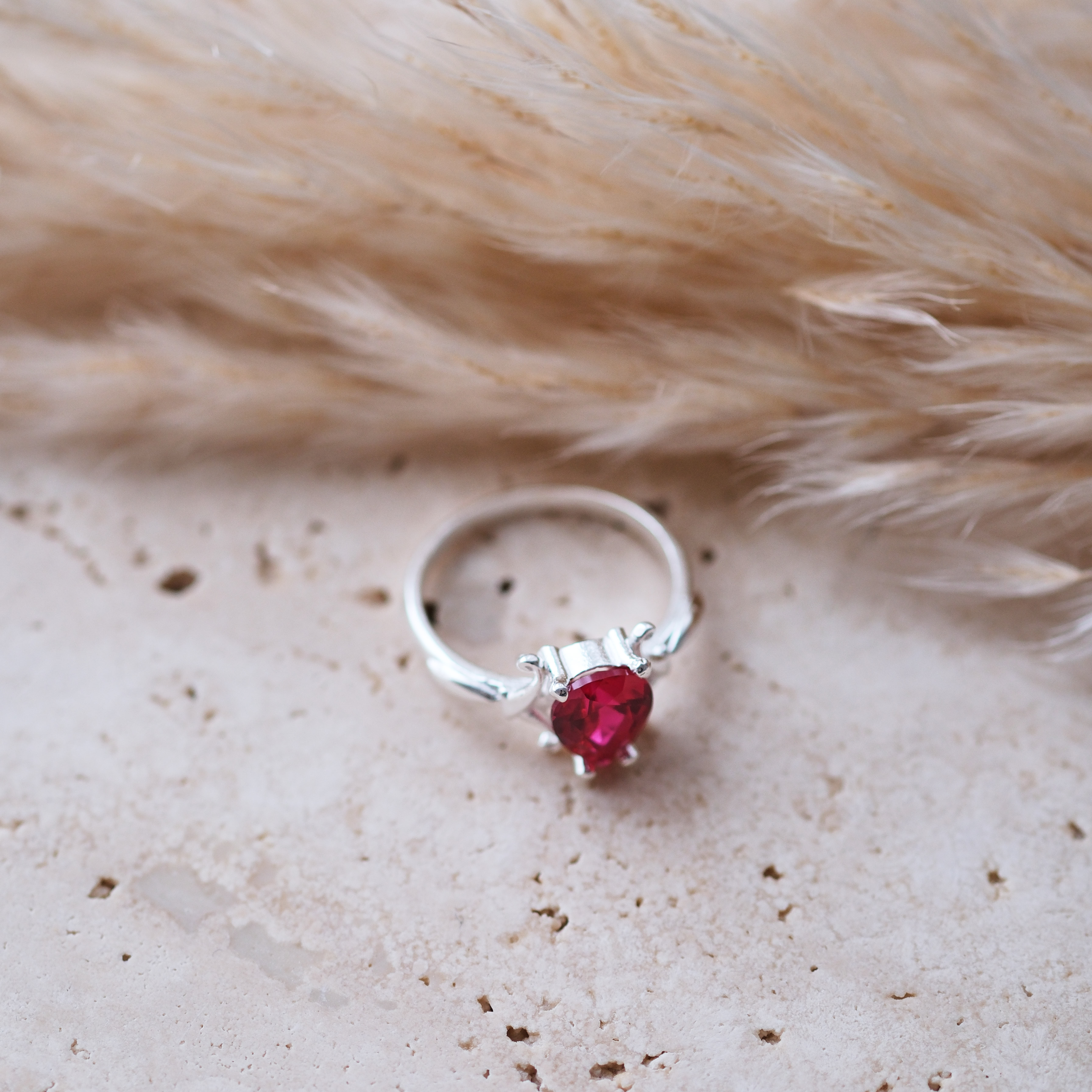 Doğal ruby taşlı özel tasarım yüzük
