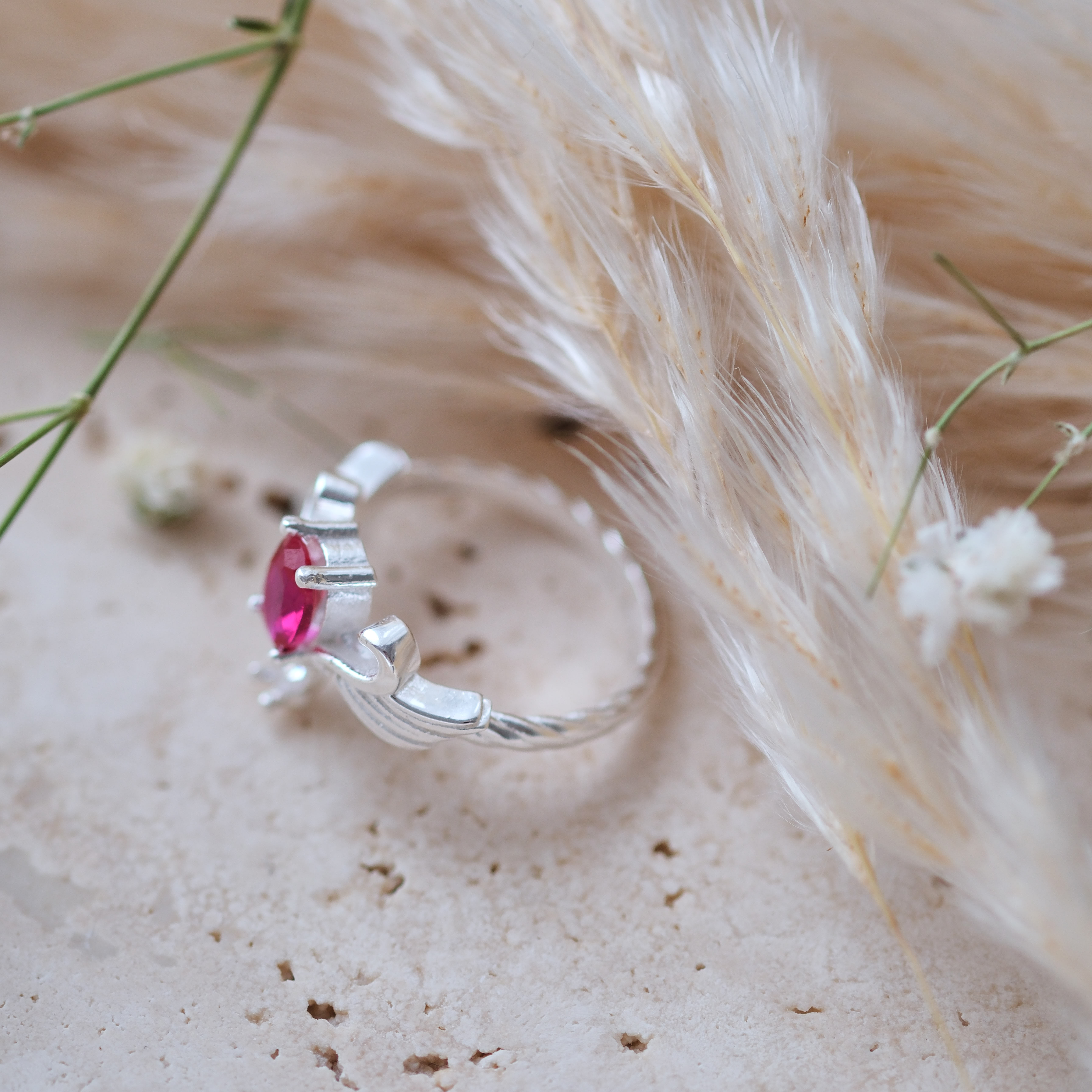 Doğal ruby taşlı özel tasarım yüzük