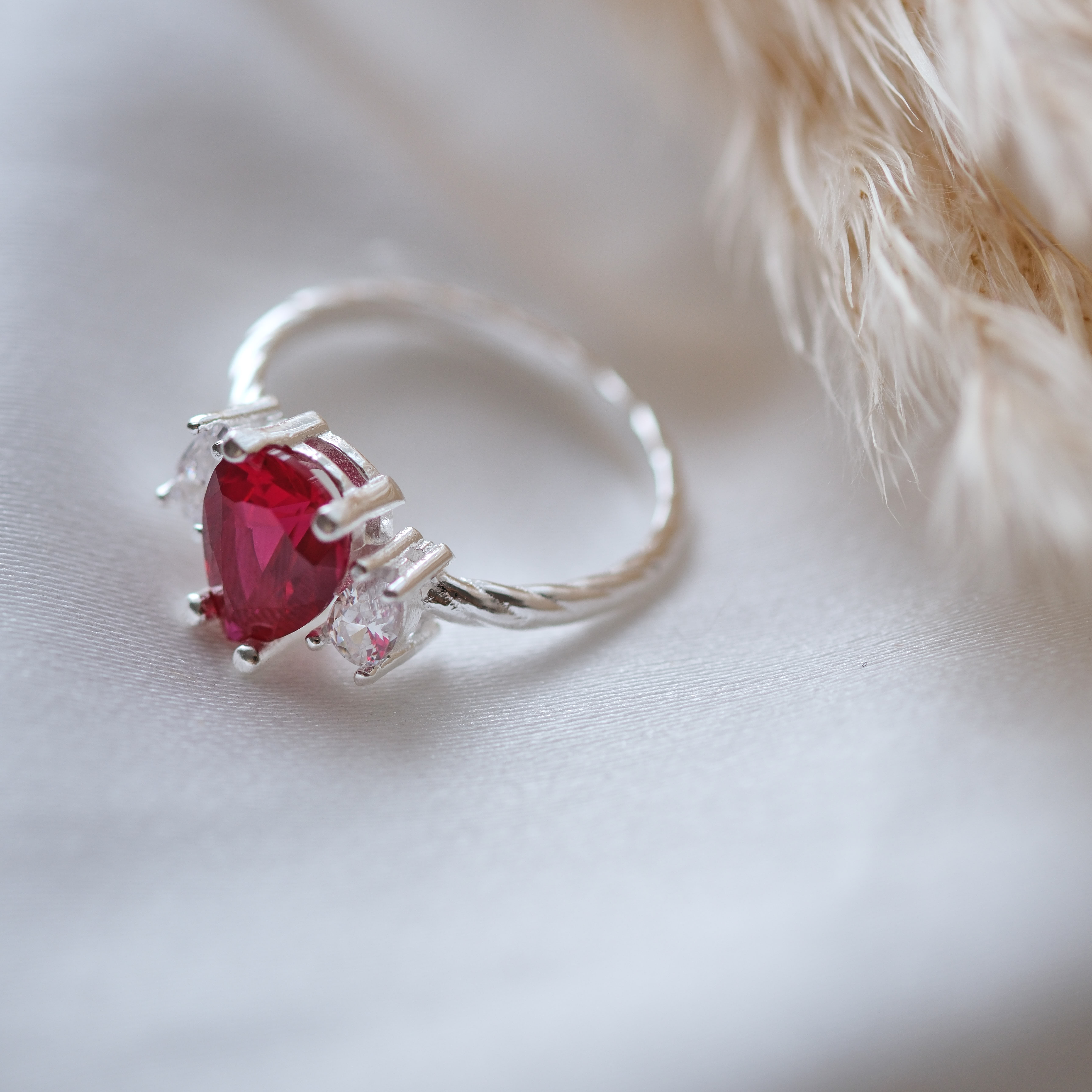 Doğal ruby taşlı özel tasarım yüzük