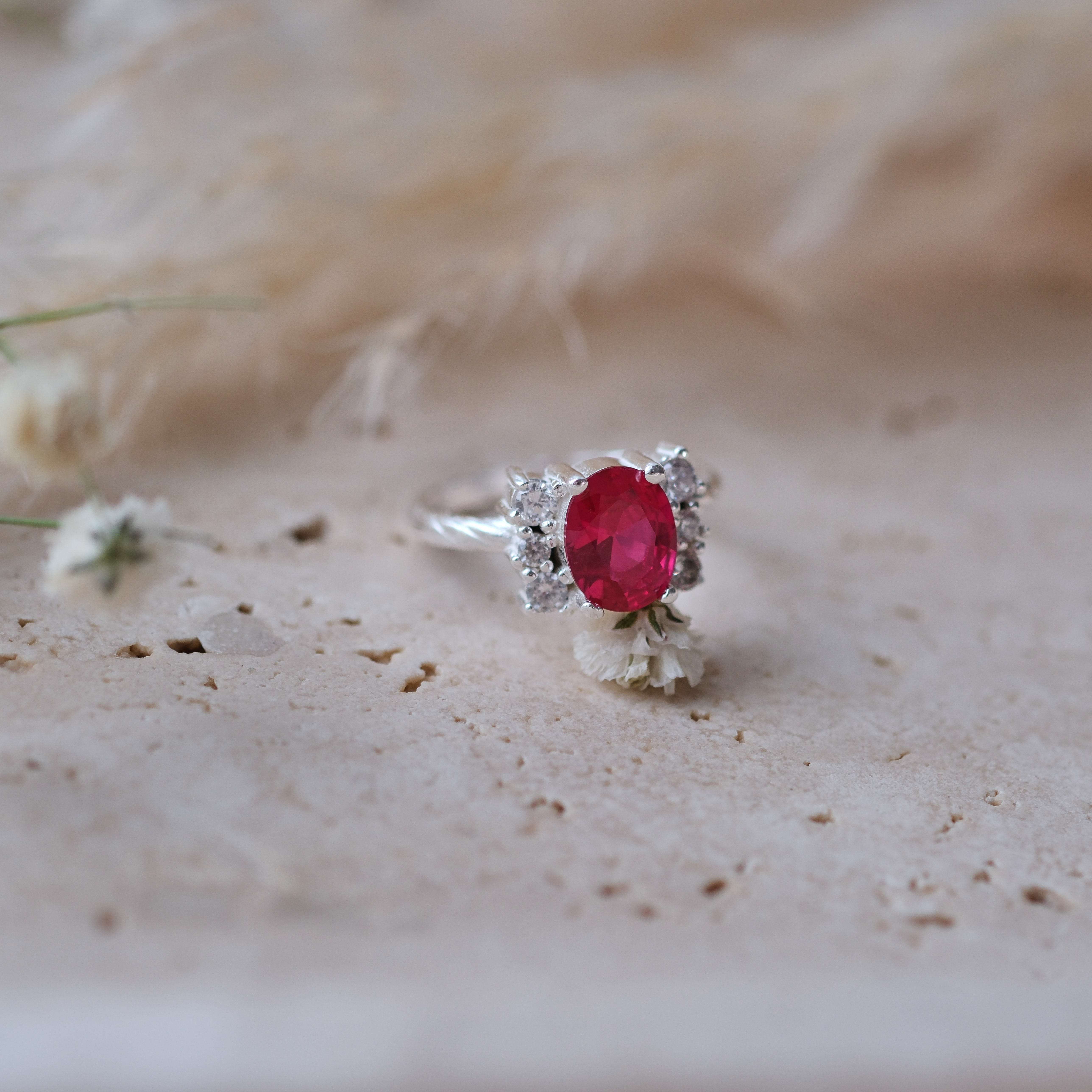 Doğal ruby taşlı özel tasarım yüzük