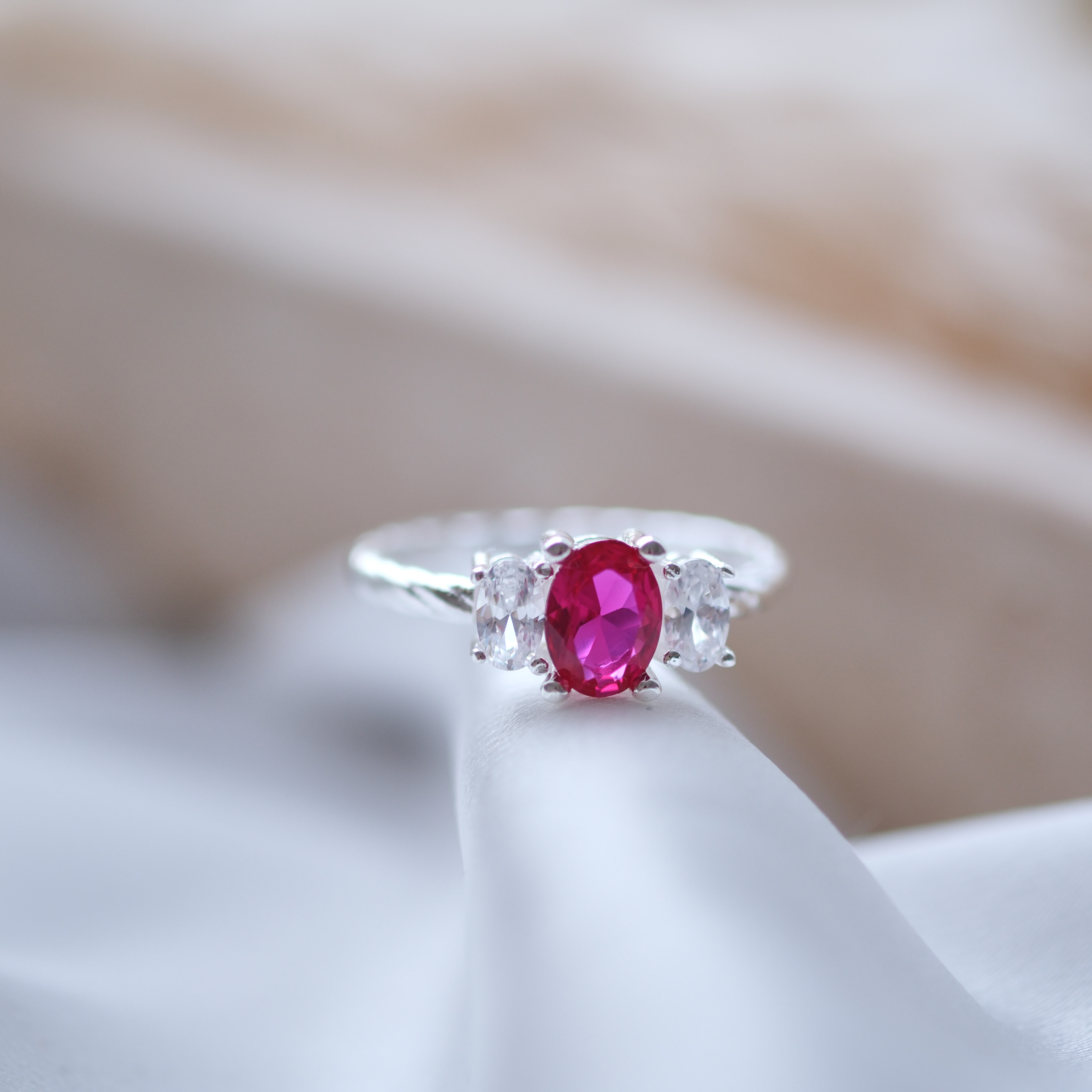 Doğal ruby taşlı özel tasarım yüzük