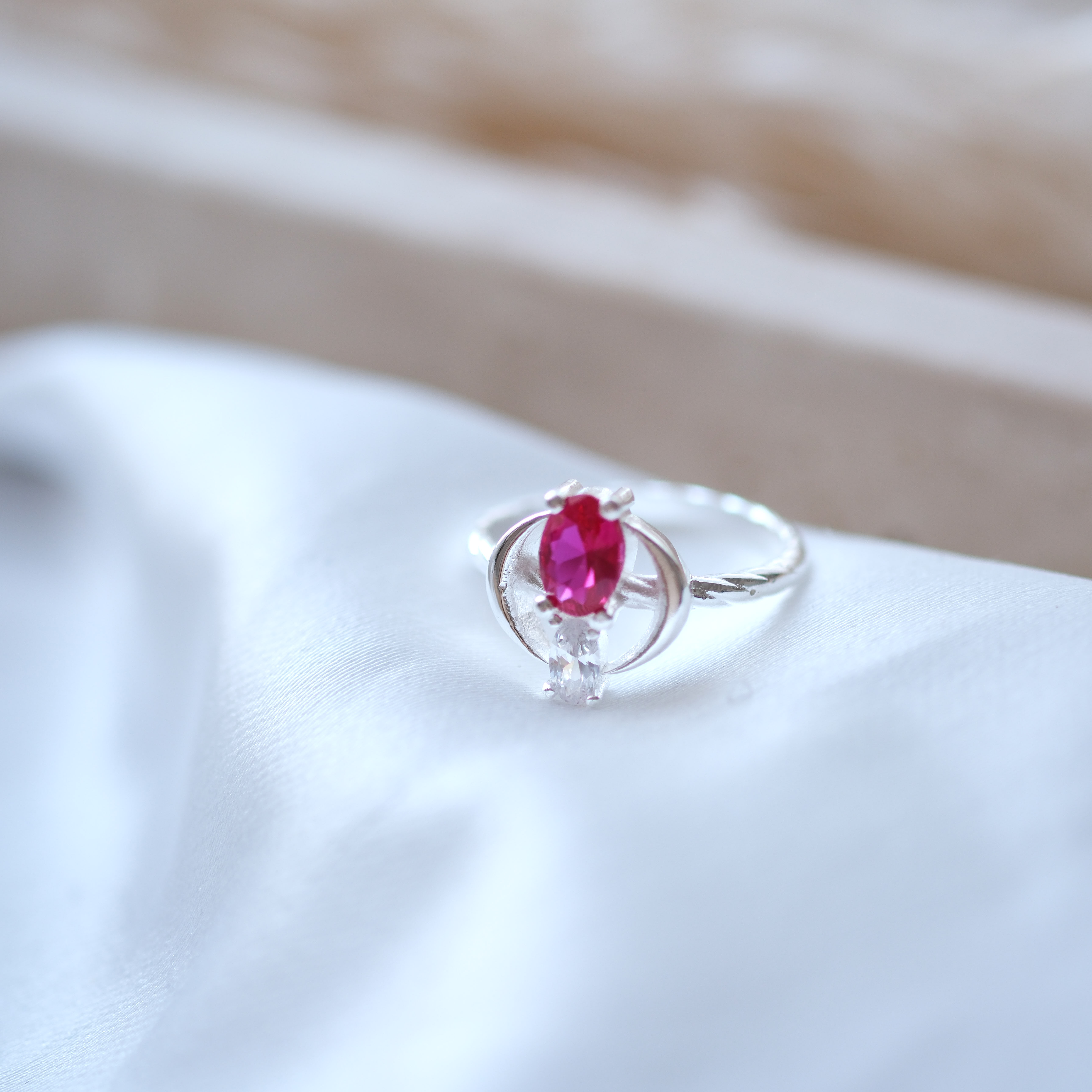 Doğal ruby taşlı özel tasarım yüzük