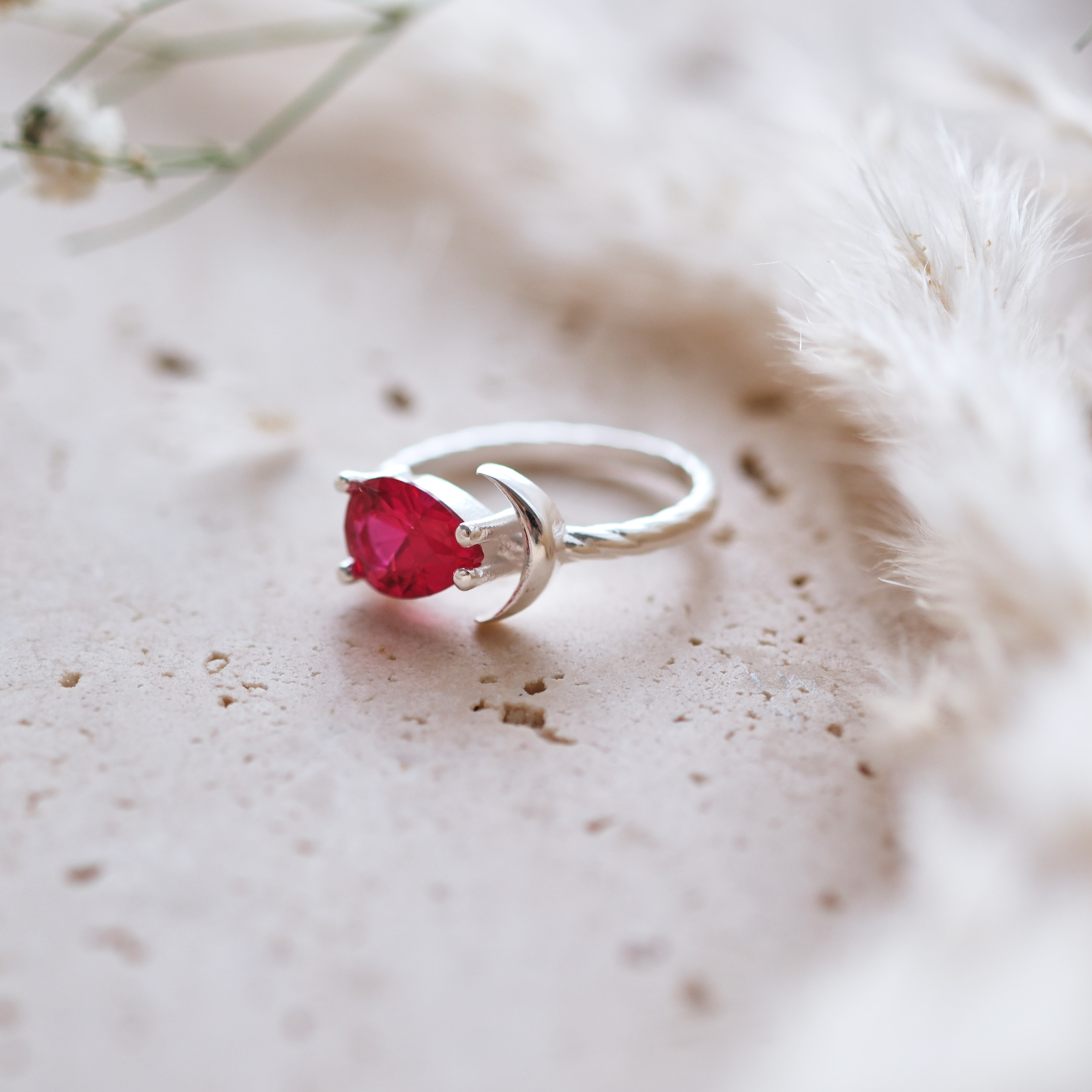 Doğal ruby taşlı özel tasarım yüzük